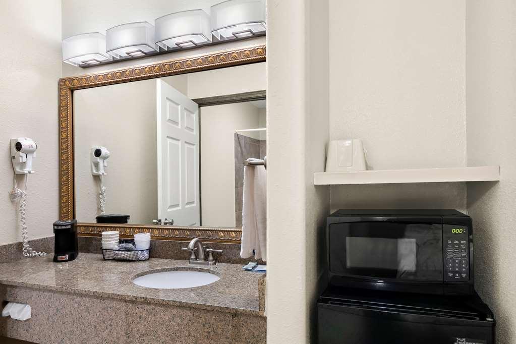 Best Western George West Executive Inn Room photo